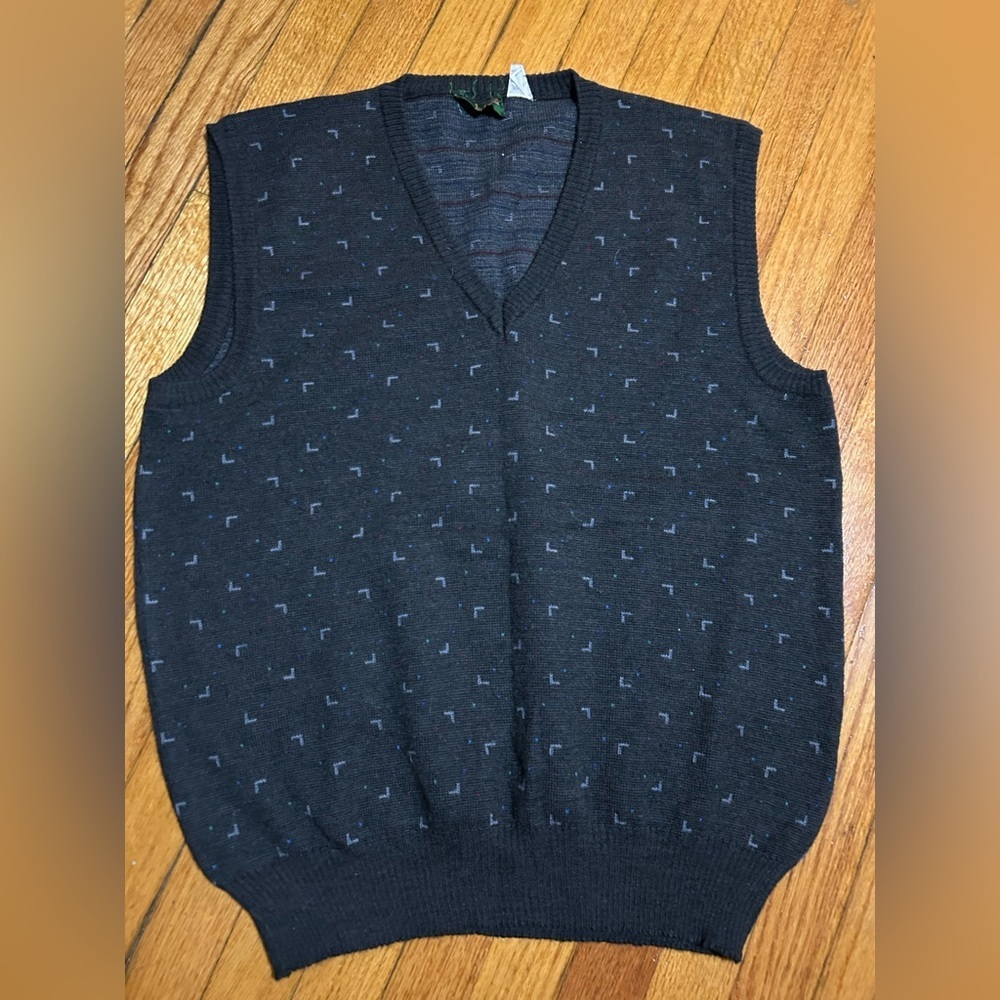 Men's V-Neck Sleeveless Sweater Vest in Dark Charcoal
